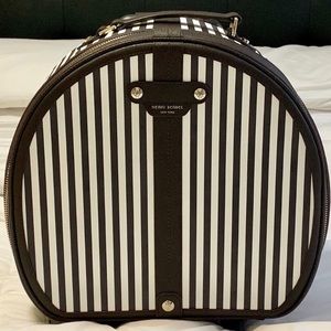 Henri bendel hatbox wheelie